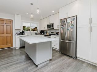 841 North Rd, Gibsons, BC V0N1V9