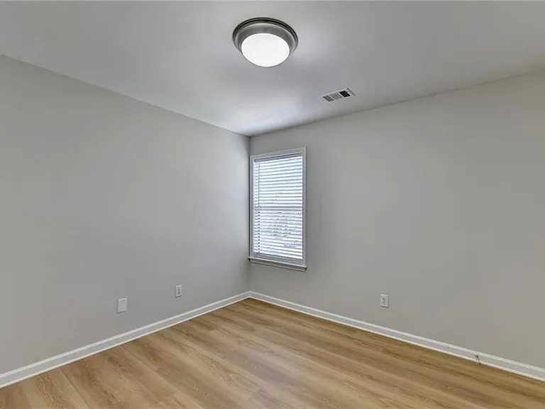 340 Waddington Trl — Photo 31