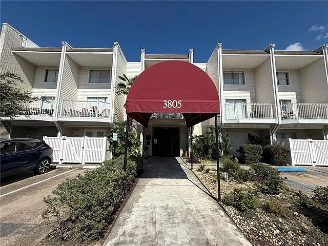 3805 Houma Blvd #C220