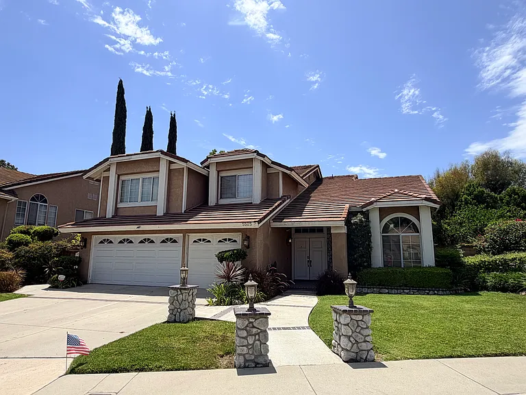 5525 Green Hollow Ln — Photo 2