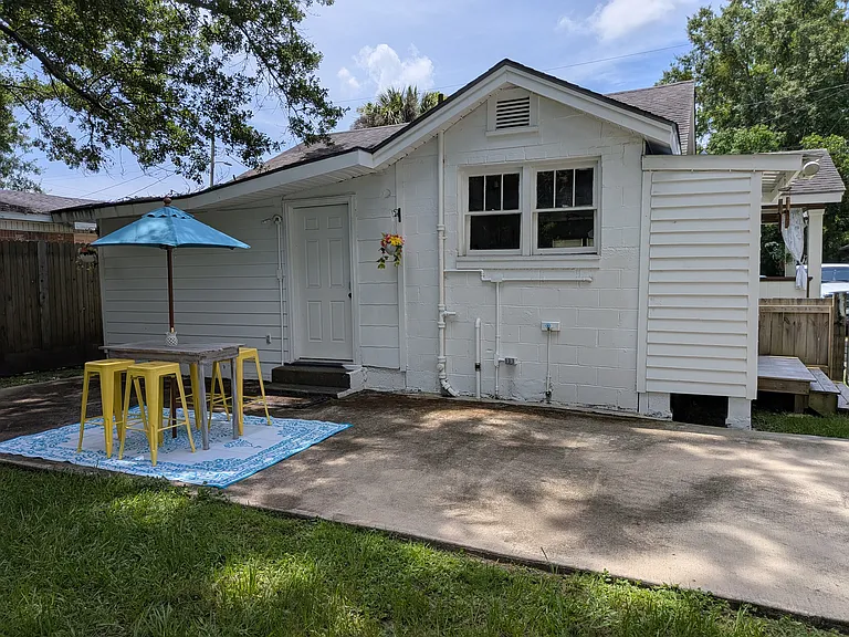958 Montgomery St — Photo 12