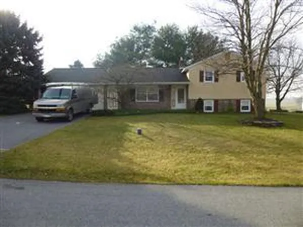 100 Sunset Rd, New Holland, PA 17557