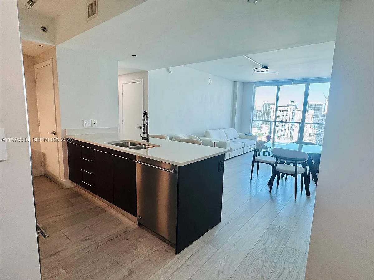 Building Photo - 500 Brickell Ave #3803