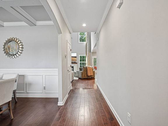 3rd image of 675 Sturdivant Dr