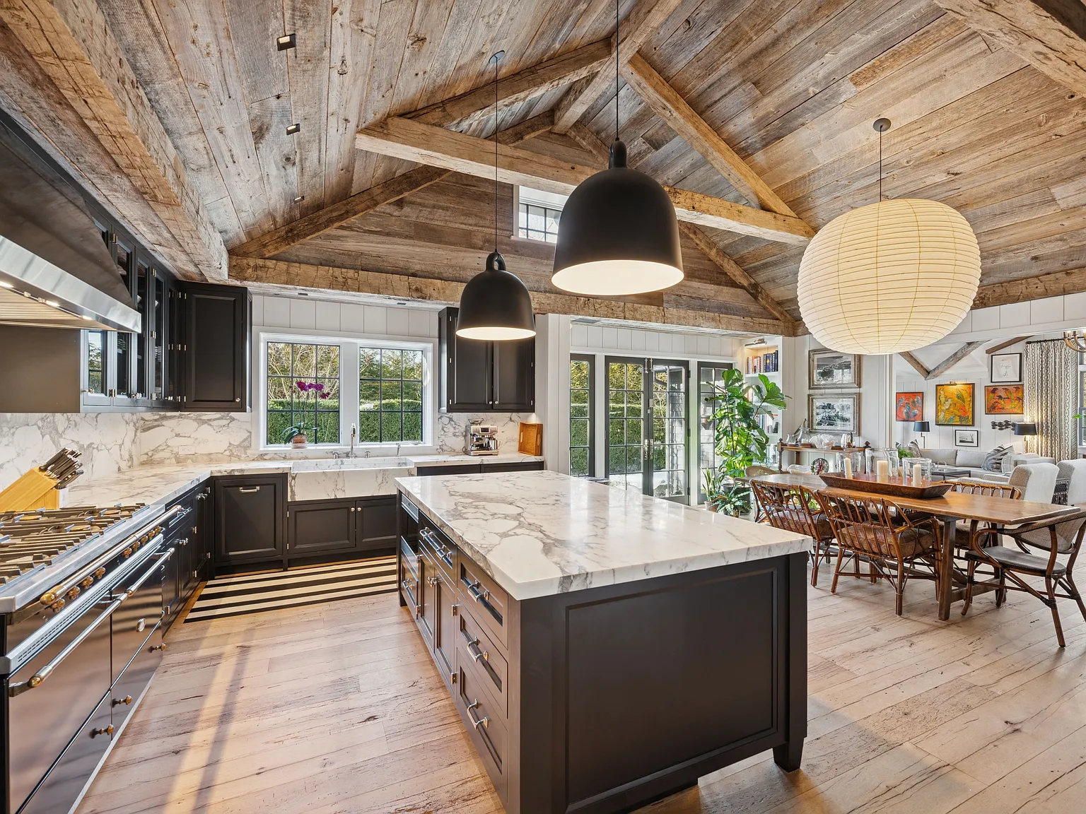 Elevated East Hampton Retreat with Stunning Style Near Village — Photo 4