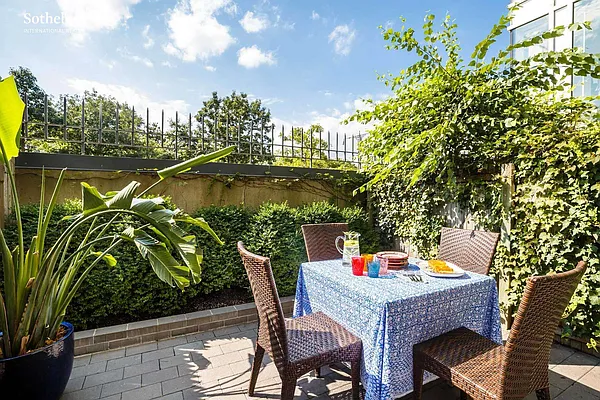 Sold by Sotheby's International Realty | media 2
