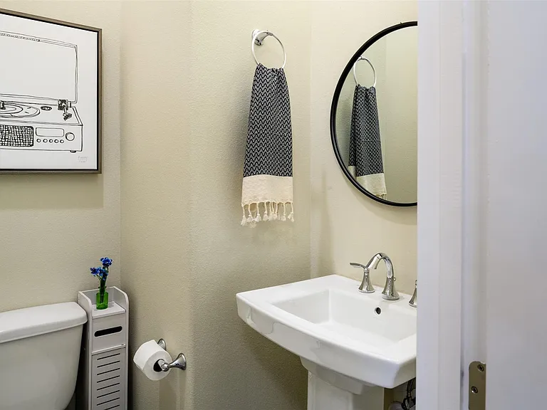 2105 Naomi St #B — Photo 21