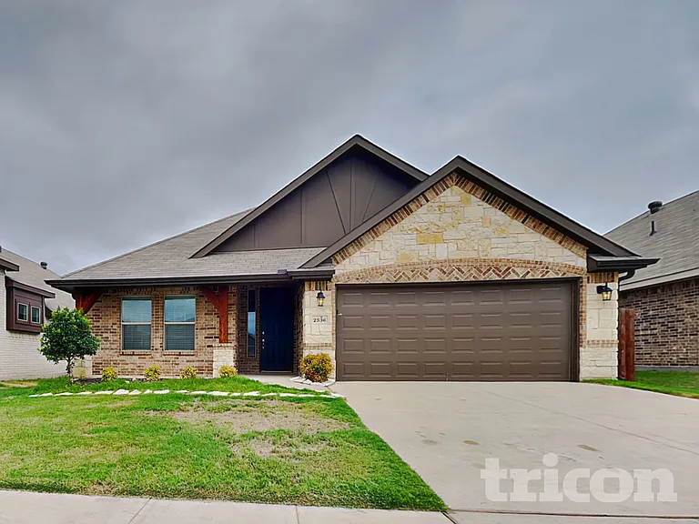 2536 Old Buck Dr — Photo 2