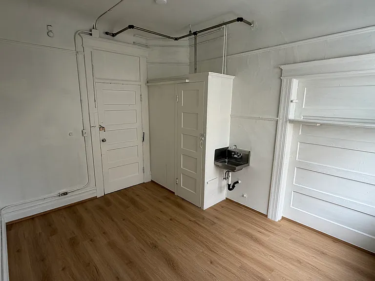 754 Broadway #6 — Photo 2