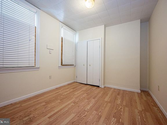 3rd image of 900 Maryland Ave