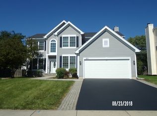 201 Woodland Park Cir, Gilberts, IL 60136