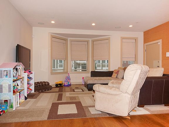 5th image of 34 Coffey St Unit 2