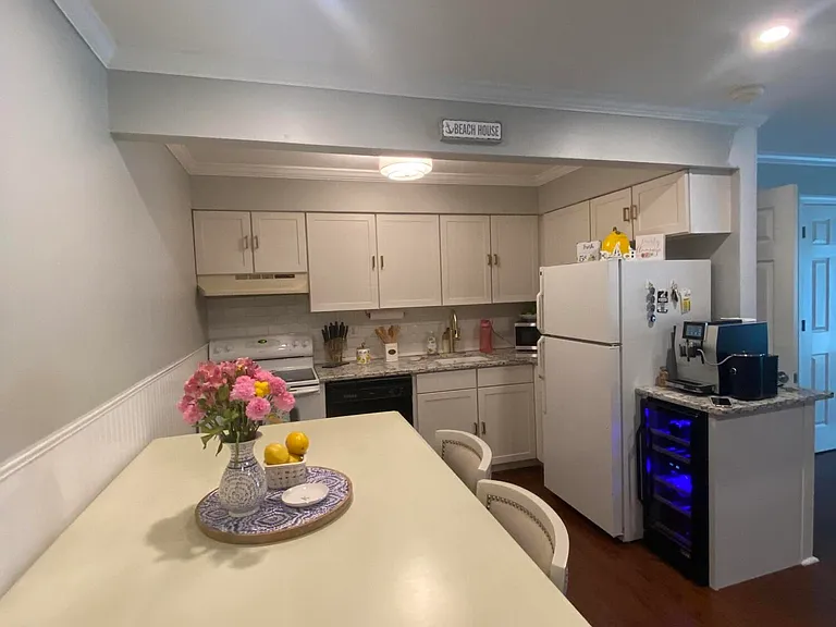 1382 Ocean Ave #B1 — Photo 3