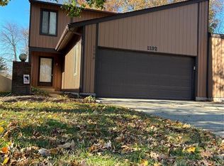 1132 Woodgate Dr, O'Fallon, IL 62269