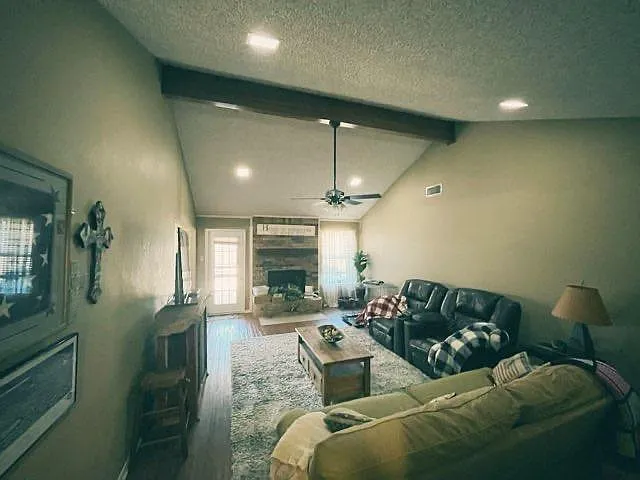1108 Dirkson St — Photo 1