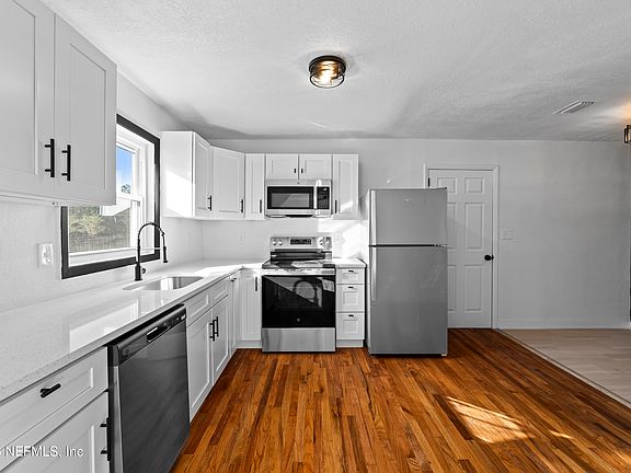 3rd image of 2389 Hilly Rd