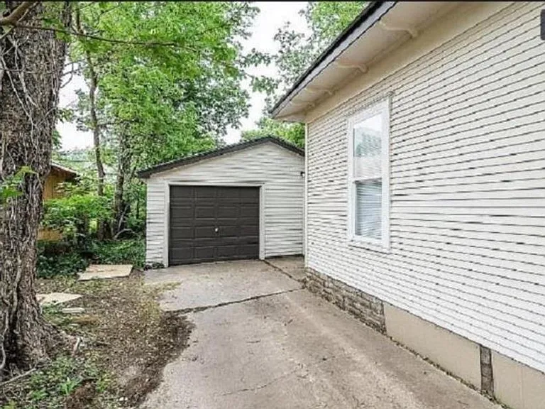 305 S Green St — Photo 21