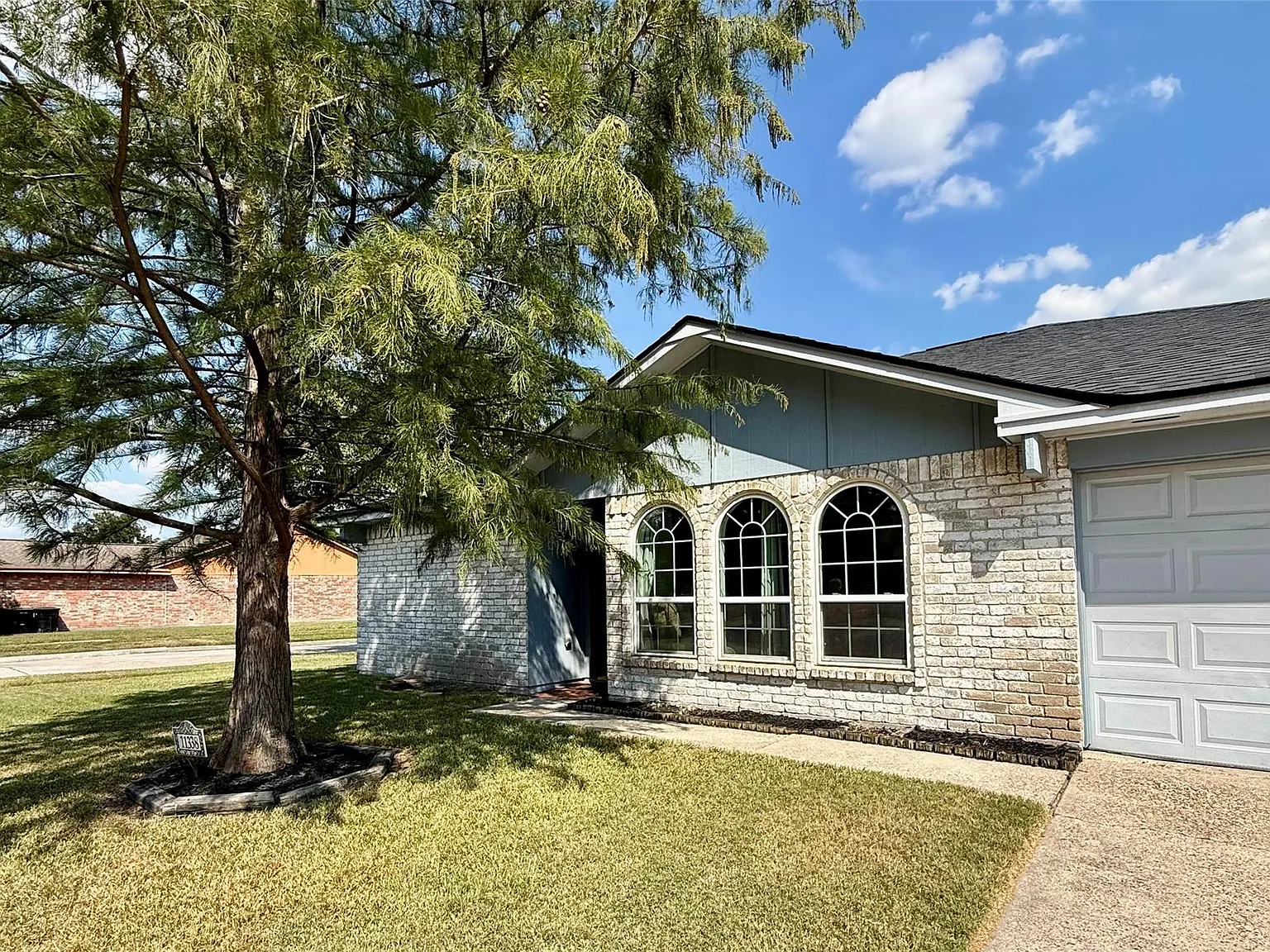3 bed, 2.0 bath, 1642 sqft, $1,700 — Photo 3