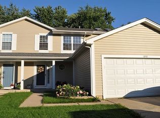 1210 Oak Ridge Dr, Streamwood, IL 60107