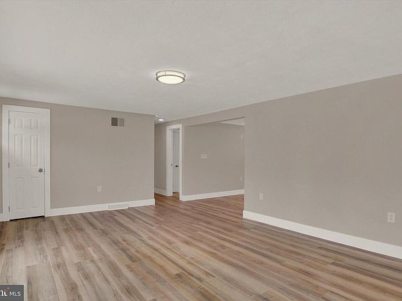 4th image of 127 Lakeview Dr