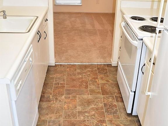 4th image of 2406 Larkspur Ln APT 254