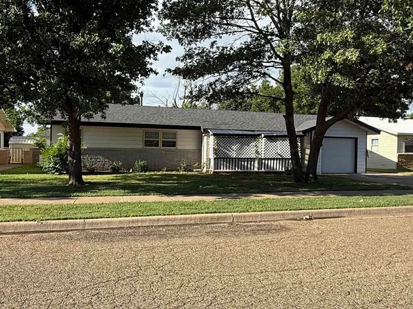 205 W Christopher Dr, Clovis, NM 88101