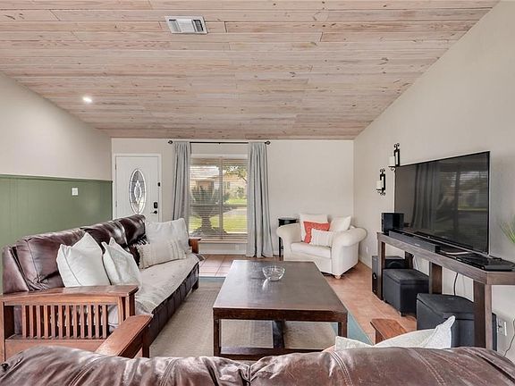 5th image of 8109 Parkdale Dr