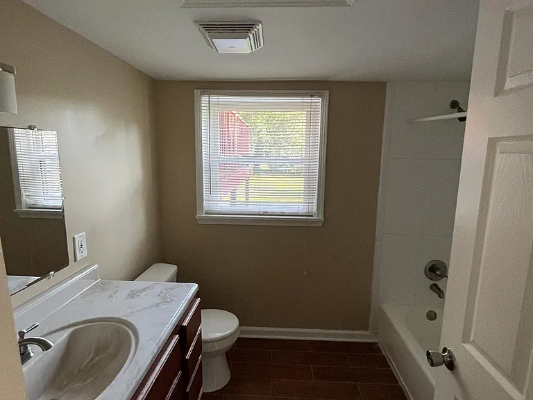 5717 Friendswood Dr — Photo 13