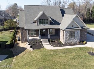 1402 Willow Pointe Ct, Louisville, KY 40299