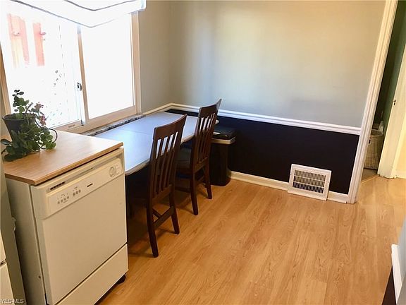 3rd image of 17623 Bradgate Ave