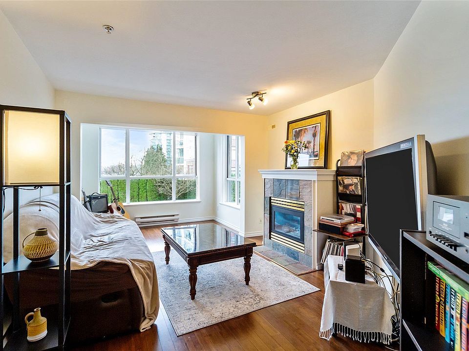 1st image of 155 E 3rd St #204