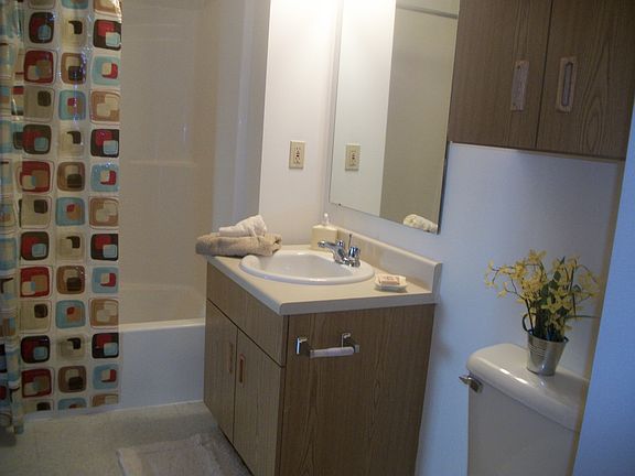 Spacious Bathroom