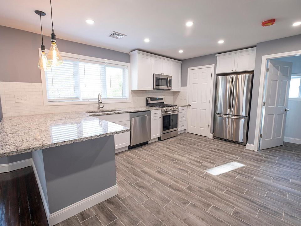 1st image of 983 Hancock St #1