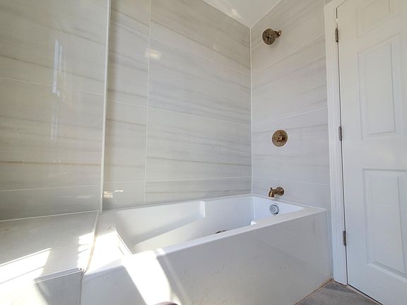 5th image of 735 Grand St #3