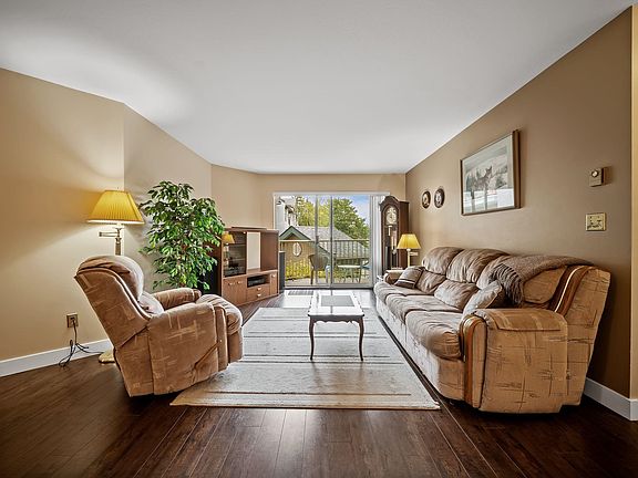 4th image of 10743 139th St #201