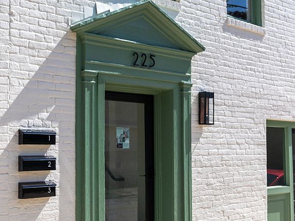 2nd image of 223-225 Henry St #223-3