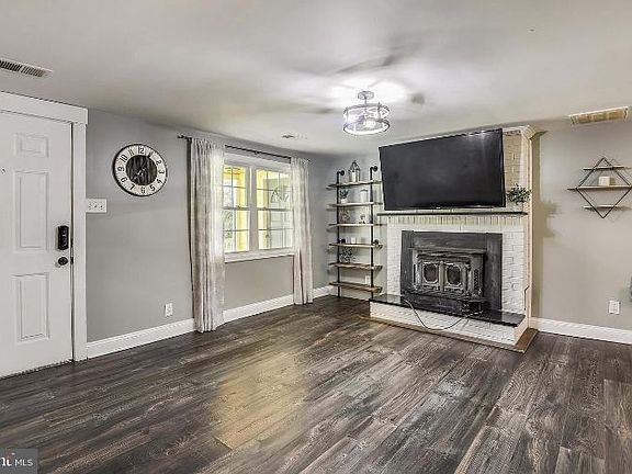5th image of 64 Hidden Lake Dr
