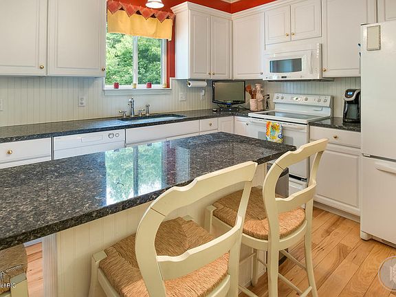 5th image of 207 Woodwind Dr
