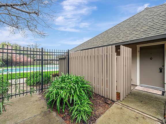2nd image of 56 Roundtree Boulevard
