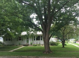 1099 Emmons St, Hiawatha, IA 52233