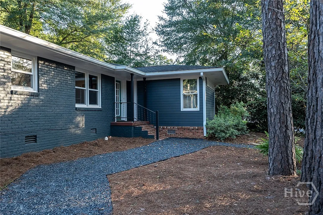 4 bed, 3.0 bath, 2206 sqft, $4,600 — Photo 2