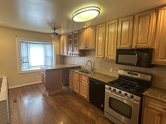 3rd image of 22 E 24th St #1