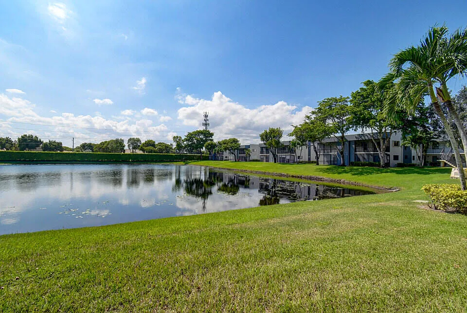 2 bed, 2.0 bath, 955 sqft, $1,900 — Photo 3