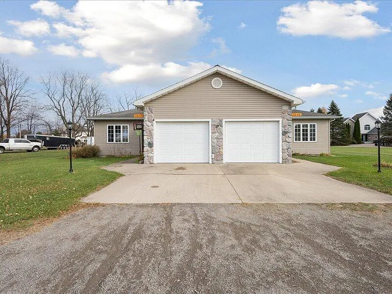1617-1619 Wolf Lake Rd photo 1