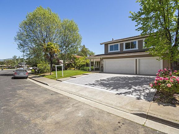 4th image of 1030 Creekside Ct