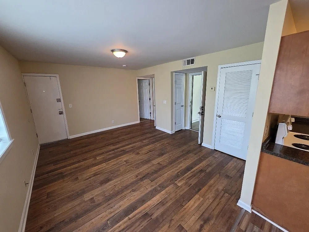 1 bed, 1.0 bath, 720 sqft, $949 — Photo 4