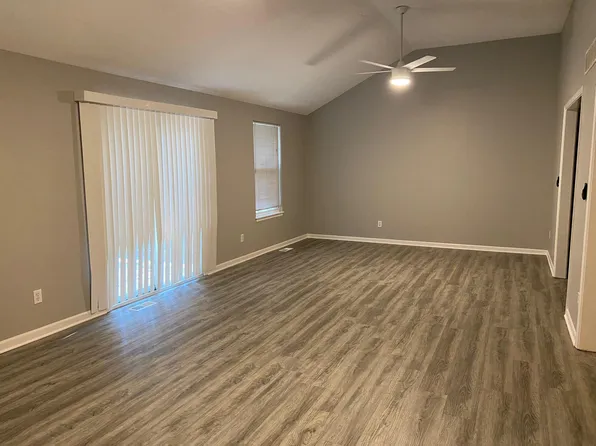 6312 NE 44th St, Kansas City, MO 64117