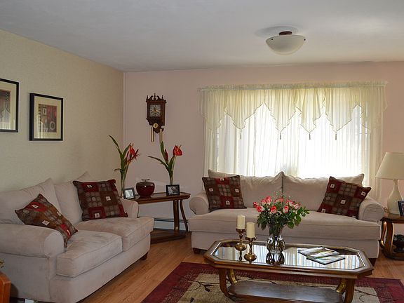 5th image of 154 Rosemont Ave