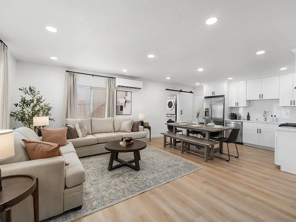 4458-62 40th St #4462