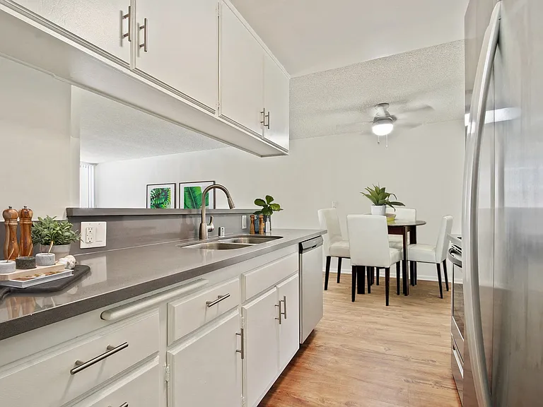 1342 Wellesley Ave — Photo 4
